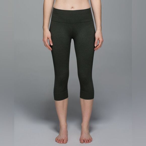 Lululemon Size 6 Seamlessly Street Crop Leggings Heathered Gator Green - Picture 2 of 12